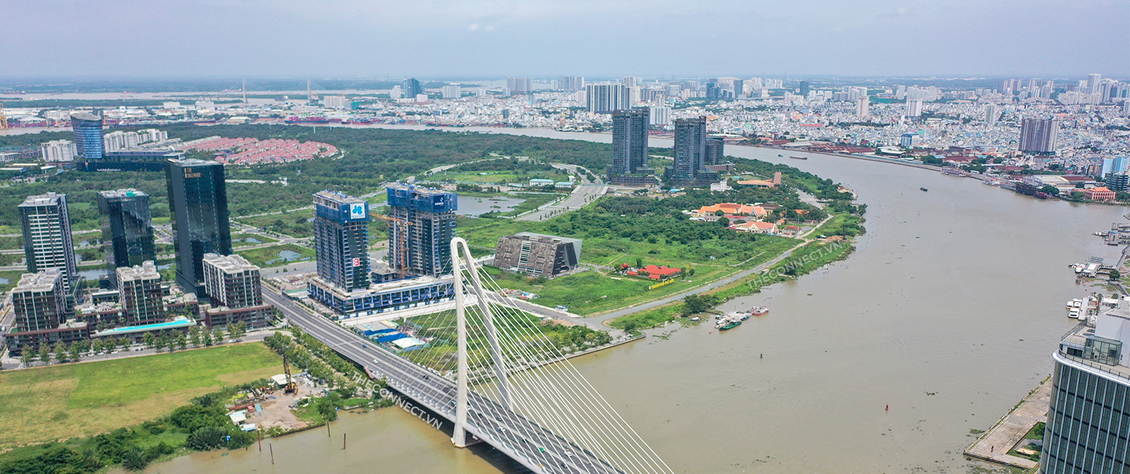 Khu đô thị Thủ Thiêm đã hình thành các dự án nổi bật và sắp đón nhận một loạt dự án bất động sản hạng sang chuẩn bị đi vào hoạt động, tạo nên một cơn sốt phát triển vô cùng ấn tượng.